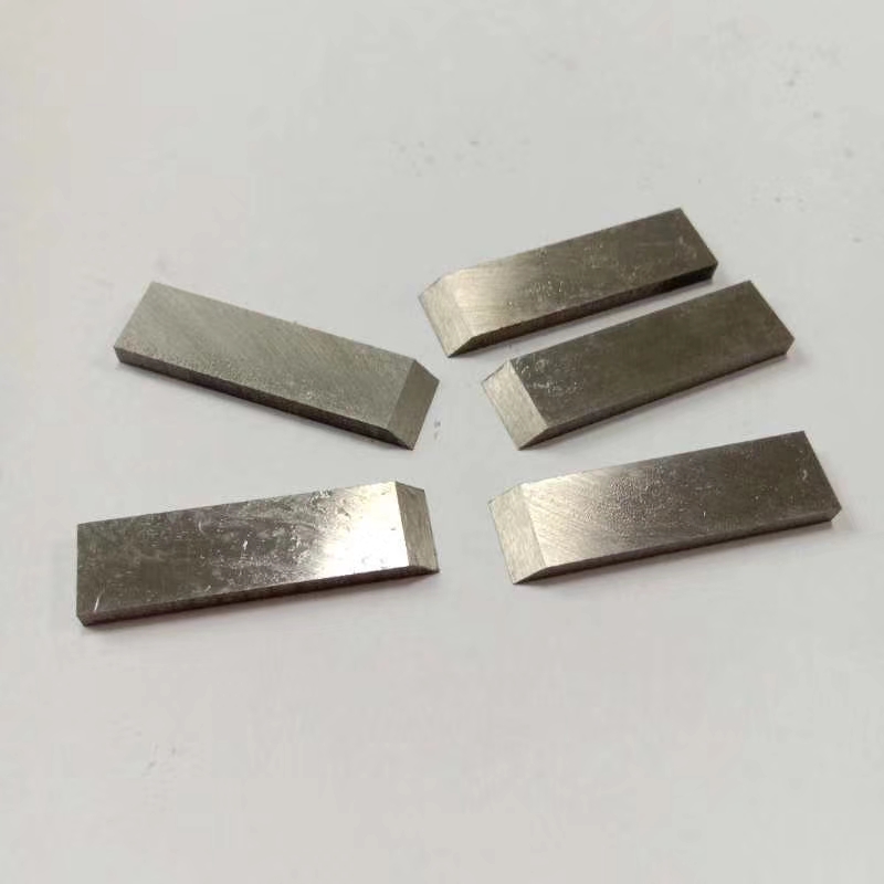 Tungsten carbide blade for disposable face mask